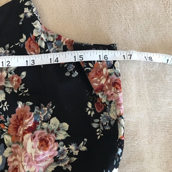 Lucca Couture Short Floral Romper - Size M - Picture 10 of 11